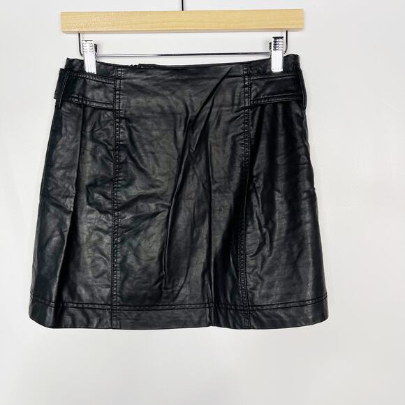 Free People Size 4 Black Feelin Fresh Vegan Mini Skirt Faux Leather Belted Zip - Picture 2 of 12